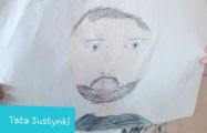 Uczniowie klasy 1b świętują Dzień Ojca, 