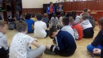 Głośne czytanie książek w szkolnej świetlicy, 